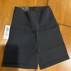 Aritzia TNA bike shorts XS